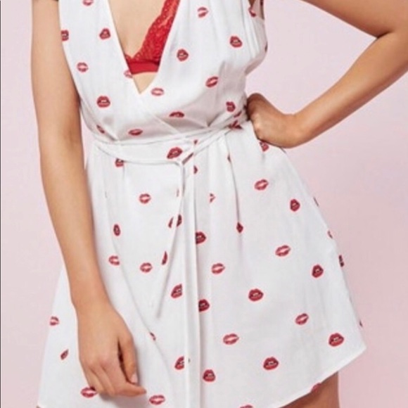 Lips Wrap Dress - Picture 2 of 6